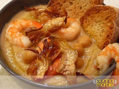 crema di ceci, carciofi e gamberi