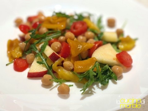 insalata di ceci con peperoni e mela insalata di ceci con peperoni e mela