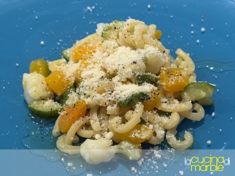 pasta con zucca, zucchine e cavolfiore