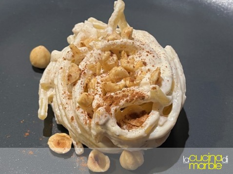 pici con crema di ricotta e nocciole