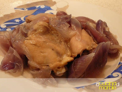 pollo con birra e cipolle