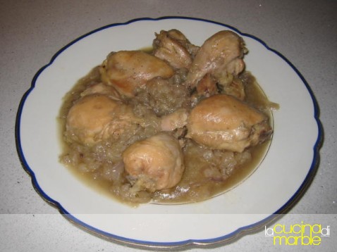 pollo con birra e cipolle