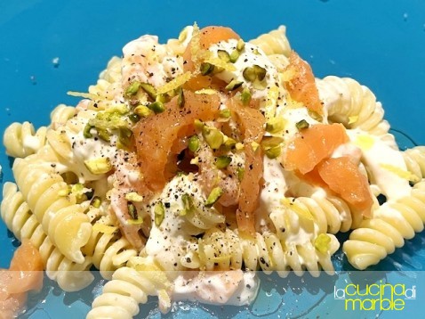 pasta salmone stracciatella pistacchi pasta salmone stracciatella pistacchi