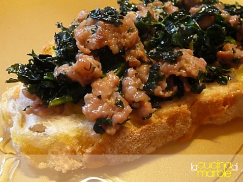 crostone salsiccia e cavolo nero