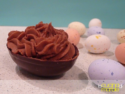 uova ripiene alla mousse di gianduia